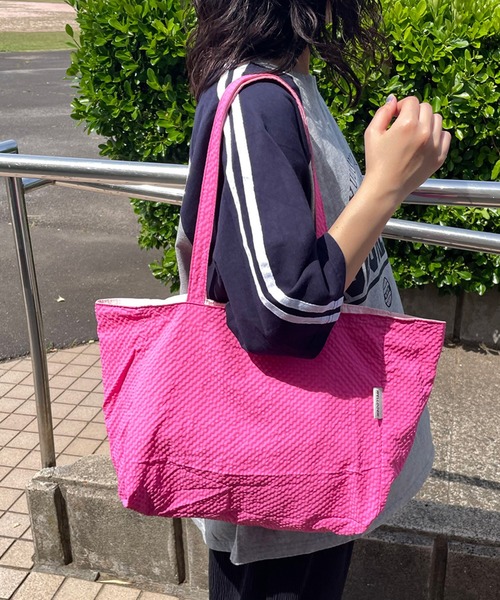 CRB(シーアールビー)の「ロゴリバーシブルトートバッグ(トートバッグ・レディース・ピンク/レッド/アイボリー/パープル・F)」の12枚目の写真
