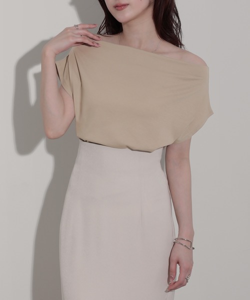 nouvellemoi(ヌーベルモイ)の「ワンショルトップス(その他トップス・レディース・ブラック/ホワイト/グレイッシュベージュ/グレー・S/L/M)」の5枚目の写真
