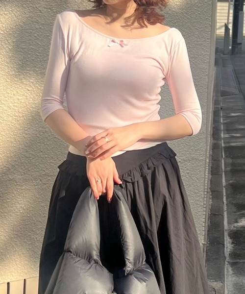 BLOOMING CHARM(ブルーミングチャーム)の「Ballet Neck Top(Tシャツ/カットソー・レディース・サックスブルー系/ピンク/ブラック/グレー・FREE)」の4枚目の写真