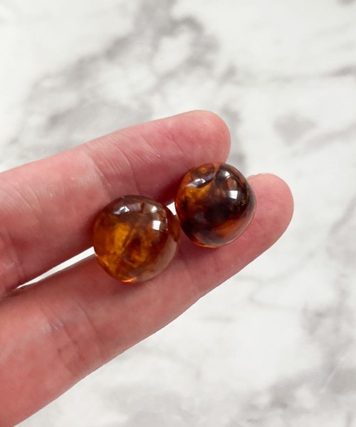 yu-ka(ユーカ)の「YU-KA:マーブルスタッドピアス Marble stud earrings(ピアス(両耳用)・レディース・グリーン/ブルー/ホワイト/ブラウン・FREE)」の2枚目の写真