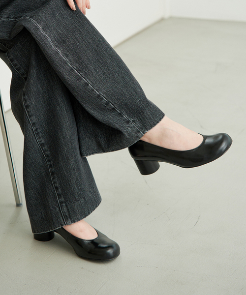 SLOBE IENA(スローブイエナ)の「《WEB限定サイズあり/》SLOBE オブリークトゥパンプス(パンプス・レディース・ブラック・24.5cm/25cm/22.5cm/23cm/23.5cm/24cm)」の1枚目の写真