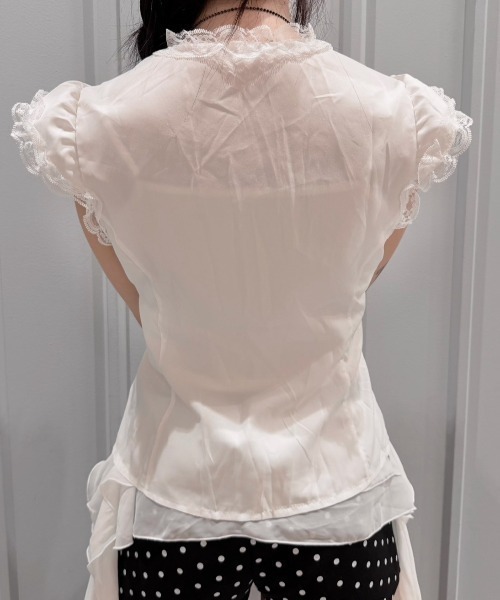 Never mind the XU / Chikashitsu+(ネバーマインド ザ エックスユー / チカシツプラス)の「【nmtc+】Eyelet Lace Shirring Crop Blouse / 【エヌエムティーシープラス】アイレットレースアップシャーリングクロップドフリルブラウス(シャツ/ブラウス・レディース・ホワイト・ONE SIZE)」の18枚目の写真