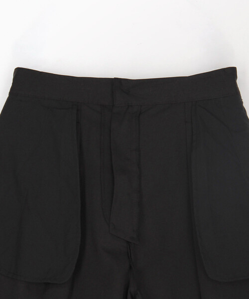 FREAK'S STORE(フリークスストア)の「ベルト付き タックパンツ(スラックス・レディース・ベージュ/ブラック・MEDIUM/SMALL)」の9枚目の写真