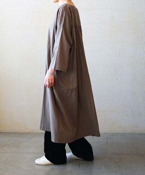 JOURNAL STANDARD LUXE(ジャーナルスタンダード ラックス)の「【SOIL】60s CAMBRIC SIDE GATHERED DRESS(ワンピース・レディース・ブラック/カーキ・2)」の2枚目の写真