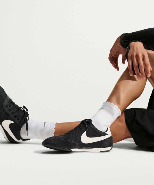 NIKE(ナイキ)の「ナイキ スプリント シスター ウィメンズシューズ / Nike Sprint Sister Women's Shoes IO8030-001 Black(スニーカー・レディース・ブラック・26/25.5/22.5/22/23.5/23/25/24.5/24)」の13枚目の写真