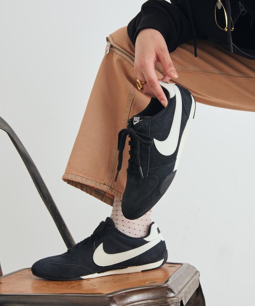 NIKE(ナイキ)の「ナイキ スプリント シスター ウィメンズシューズ / Nike Sprint Sister Women's Shoes IO8030-001 Black(スニーカー・レディース・ブラック・26/25.5/22.5/22/23.5/23/25/24.5/24)」の2枚目の写真