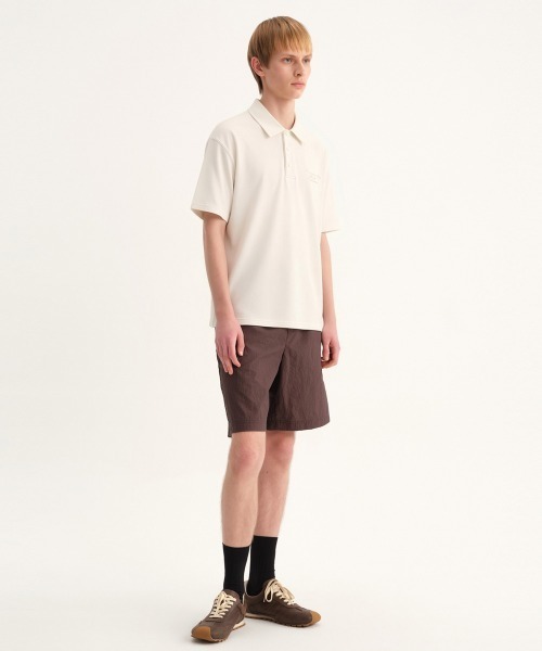 MODE COMMUTER(モードコミューター)の「Short Sleeve Woven Polo Shirt(シャツ/ブラウス・メンズ・ベージュ・MEDIUM/LARGE)」の2枚目の写真