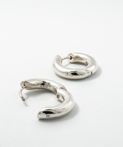 ANNIKA INEZ（アニカイネズ）の「【ANNIKA INEZ】ラージフープピアス　E1005 LRG Wide Oblique Hoops, Lrg（ピアス（両耳用）・レディース・シルバー・FREE）」の2枚目の写真