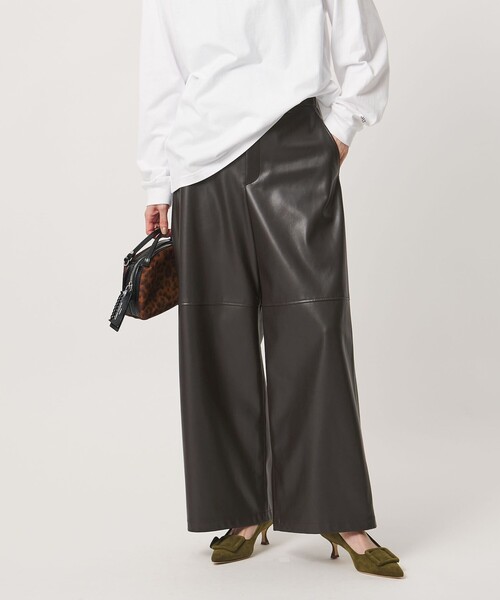 UNITED ARROWS(ユナイテッドアローズ)の「レザーライク ワイドパンツ‐ウォッシャブル‐(その他パンツ・レディース・ブラック/ダークブラウン・36/38)」の1枚目の写真