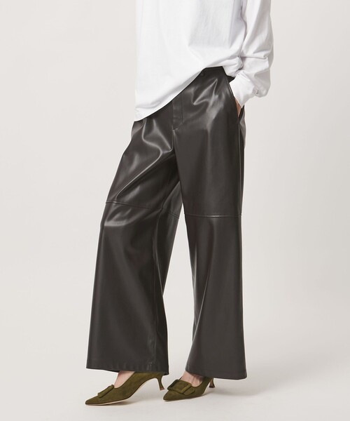 UNITED ARROWS(ユナイテッドアローズ)の「レザーライク ワイドパンツ‐ウォッシャブル‐(その他パンツ・レディース・ブラック/ダークブラウン・36/38)」の3枚目の写真