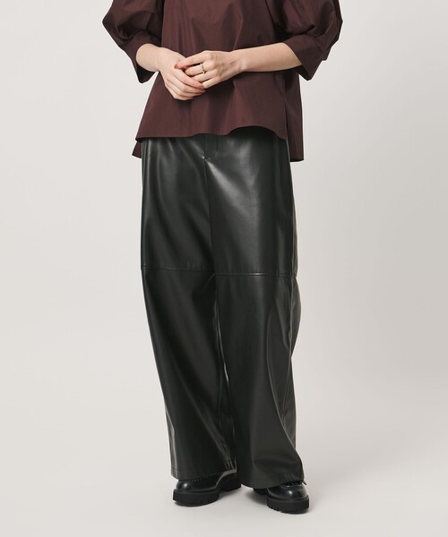 UNITED ARROWS(ユナイテッドアローズ)の「レザーライク ワイドパンツ‐ウォッシャブル‐(その他パンツ・レディース・ブラック/ダークブラウン・36/38)」の6枚目の写真