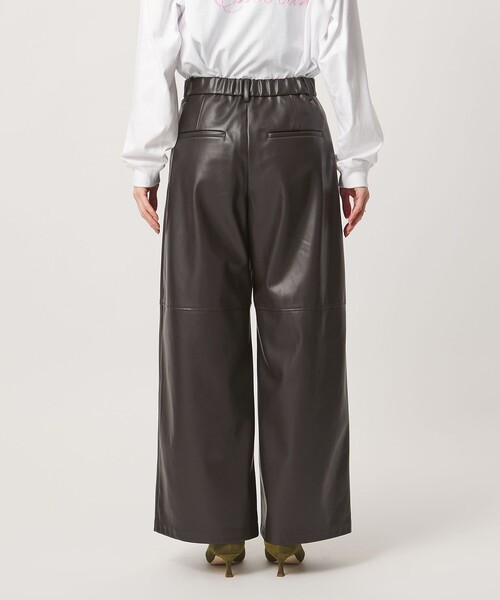 UNITED ARROWS(ユナイテッドアローズ)の「レザーライク ワイドパンツ‐ウォッシャブル‐(その他パンツ・レディース・ブラック/ダークブラウン・36/38)」の12枚目の写真