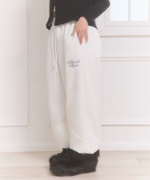 Mejoul(メジュール)の「【2026秋冬新作】ハートロゴ刺繍バレルレッグ スウェットパンツ(スウェットパンツ・レディース・ピンク/ホワイト/ブルー・F)」の2枚目の写真