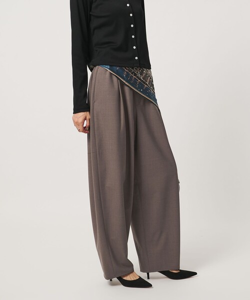 UNITED ARROWS(ユナイテッドアローズ)の「T/W バレルパンツ(その他パンツ・レディース・ダークブラウン/イエロー/ネイビー・36/38)」の6枚目の写真