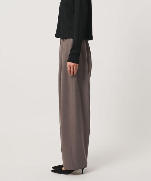 UNITED ARROWS(ユナイテッドアローズ)の「T/W バレルパンツ(その他パンツ・レディース・ダークブラウン/イエロー/ネイビー・36/38)」の16枚目の写真