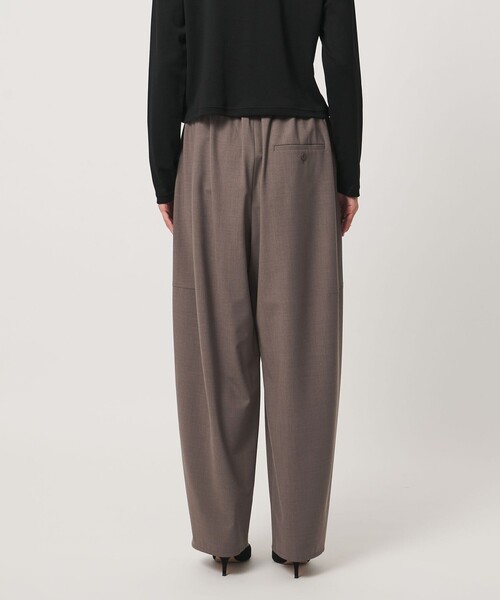 UNITED ARROWS(ユナイテッドアローズ)の「T/W バレルパンツ(その他パンツ・レディース・ダークブラウン/イエロー/ネイビー・36/38)」の17枚目の写真