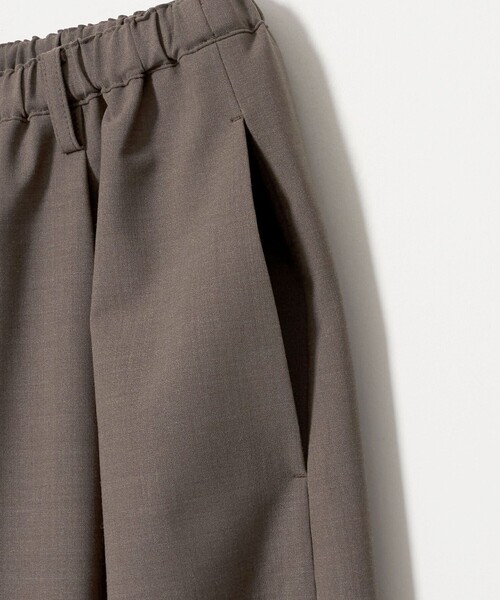 UNITED ARROWS(ユナイテッドアローズ)の「T/W バレルパンツ(その他パンツ・レディース・ダークブラウン/イエロー/ネイビー・36/38)」の21枚目の写真