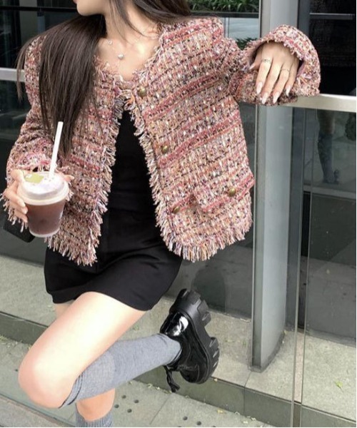 &soiree(アンドソワレ)の「フリンジチェック柄ツイードジャケット(ノーカラージャケット・レディース・ピンク・LARGE/SMALL/MEDIUM)」の6枚目の写真