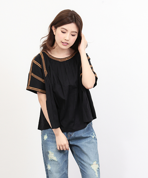 CUBE SUGAR(キューブシュガー)の「インド刺繍 キャンブリック ギャザーTブラウス(シャツ/ブラウス・レディース・ホワイト/ホワイト×ブラック/ブラック系その他・M)」の1枚目の写真