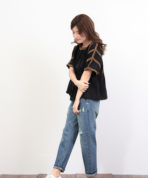 CUBE SUGAR(キューブシュガー)の「インド刺繍 キャンブリック ギャザーTブラウス(シャツ/ブラウス・レディース・ホワイト/ホワイト×ブラック/ブラック系その他・M)」の12枚目の写真