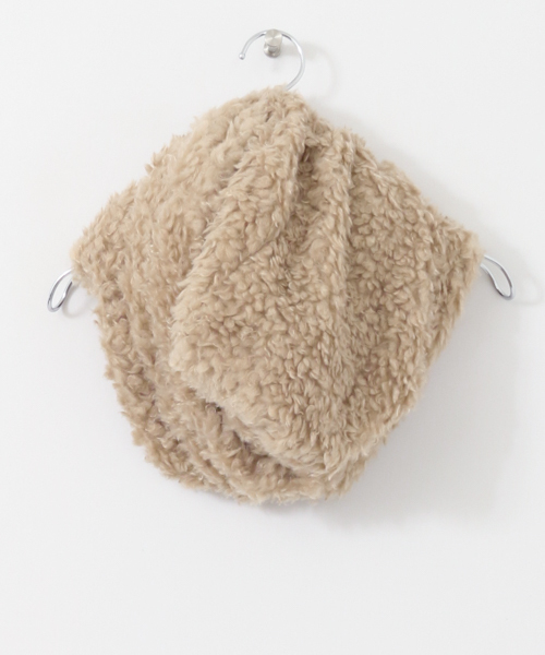 SENSE OF PLACE by URBAN RESEARCH（センスオブプレイスバイアーバンリサーチ）の「プードルファースヌード（マフラー・レディース・ベージュ/ネイビー・FREE）」の2枚目の写真