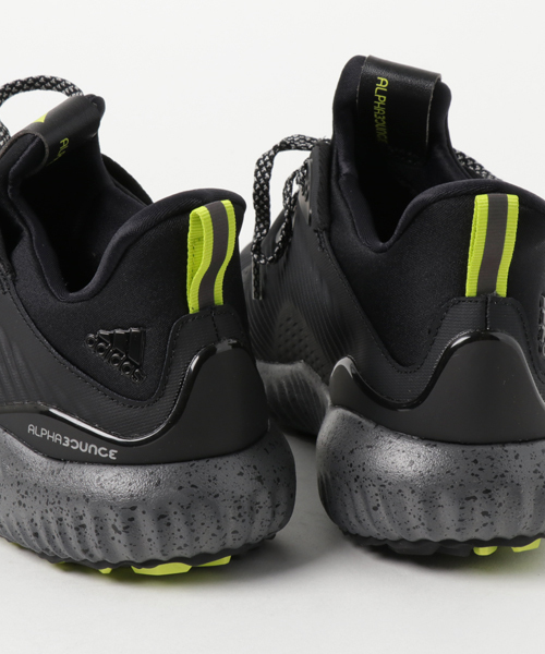 adidas（アディダス）の「アルファバウンス【Alpha BOUNCE EM COATED