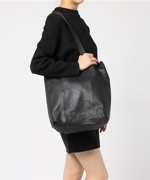 ZUCCa(ズッカ)の「ゴートレザーバッグ(トートバッグ・レディース・ブラック/ダークブラウン・FREE)」の4枚目の写真