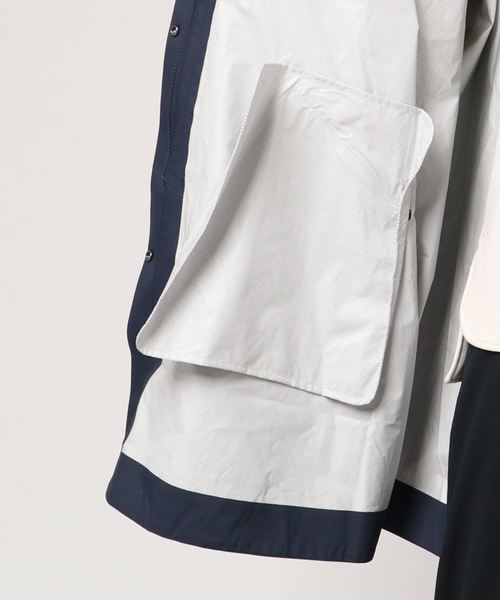 AIGLE（エーグル）の「透湿防水 ドライウェスト（ポンチョ・レディース・ダークネイビー/レッド・FREE）」の5枚目の写真