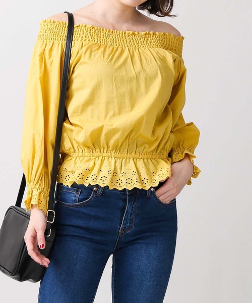 WEGO（ウィゴー）の「WEGO/スカラップオフショルブラウス（シャツ/ブラウス・レディース・オフホワイト/オレンジ/マスタード・FREE）」の3枚目の写真