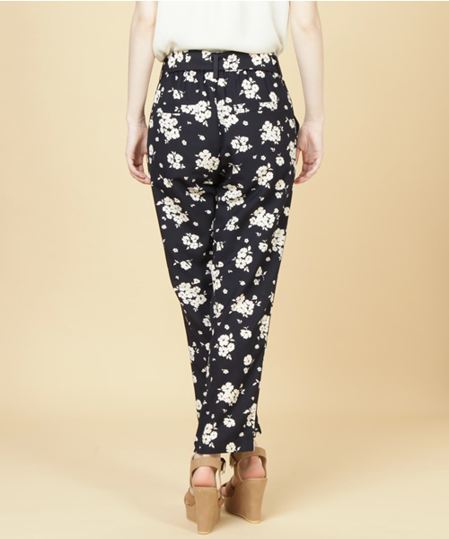 MAJESTIC LEGON(マジェスティックレゴン)の「単色花柄クロップドPT(その他パンツ・レディース・ネイビー/アイボリー/ブルー系その他・FREE)」の6枚目の写真