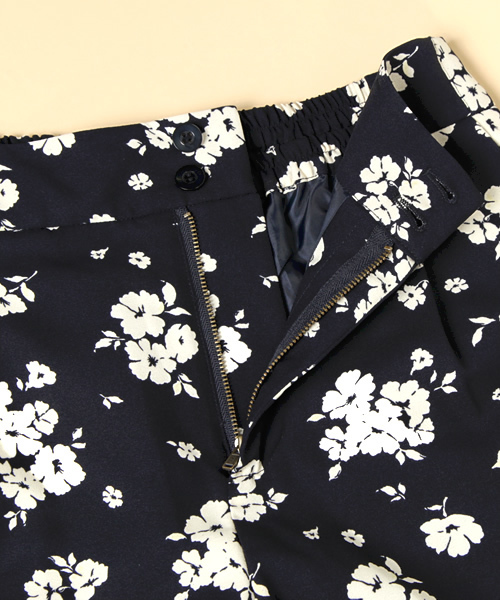 MAJESTIC LEGON(マジェスティックレゴン)の「単色花柄クロップドPT(その他パンツ・レディース・ネイビー/アイボリー/ブルー系その他・FREE)」の11枚目の写真