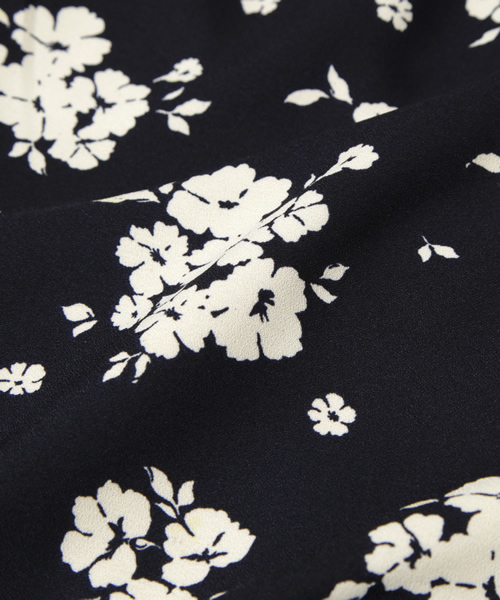 MAJESTIC LEGON(マジェスティックレゴン)の「単色花柄クロップドPT(その他パンツ・レディース・ネイビー/アイボリー/ブルー系その他・FREE)」の13枚目の写真