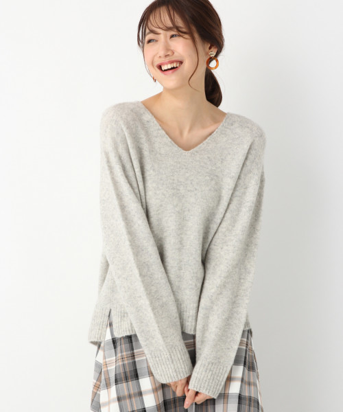 GLOBAL WORK(グローバルワーク)の「ラクーンコンVネックプルオーバー/792262(ニット/セーター・レディース・ピンク系その他3/グレー/ブルー/ベージュ・MEDIUM/LARGE)」の2枚目の写真