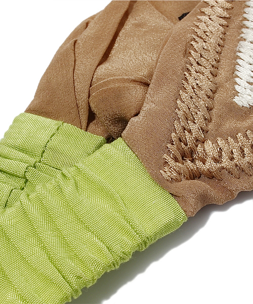 Another Edition（アナザーエディション）の「NAMRATA/J EMB HB（ヘアバンド・レディース・ブラック/ナチュラル/ネイビー・フリー）」の5枚目の写真