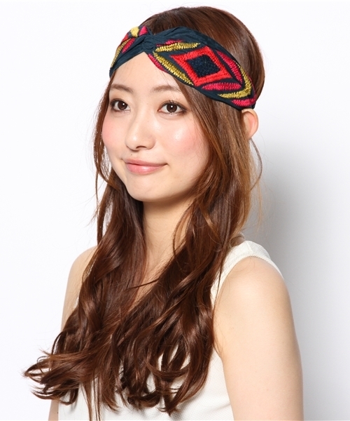 Another Edition（アナザーエディション）の「NAMRATA/J EMB HB（ヘアバンド・レディース・ブラック/ナチュラル/ネイビー・フリー）」の6枚目の写真