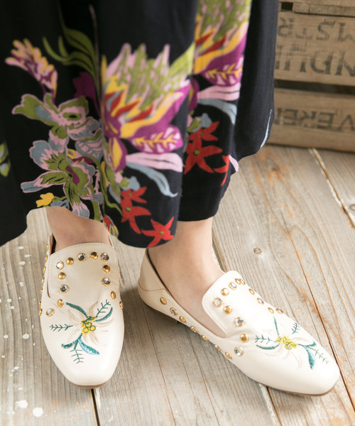 チャイハネ(チャイハネ)の「【チャイハネ】リリースタッズパンプス(パンプス・レディース・ホワイト/ブラック・MEDIUM/LARGE)」の1枚目の写真