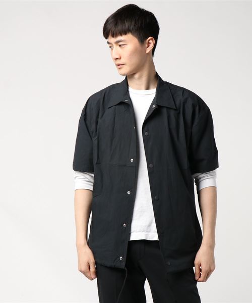 Revo.(レボ)の「【Revo.】ルーズシルエットコーチシャツジャケット/ショートスリーブ/メンズ(ナイロンジャケット・メンズ・ブラック/ベージュ/グレー・MEDIUM/LARGE)」の2枚目の写真