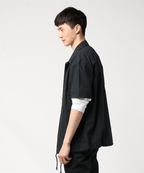 Revo.(レボ)の「【Revo.】ルーズシルエットコーチシャツジャケット/ショートスリーブ/メンズ(ナイロンジャケット・メンズ・ブラック/ベージュ/グレー・MEDIUM/LARGE)」の4枚目の写真
