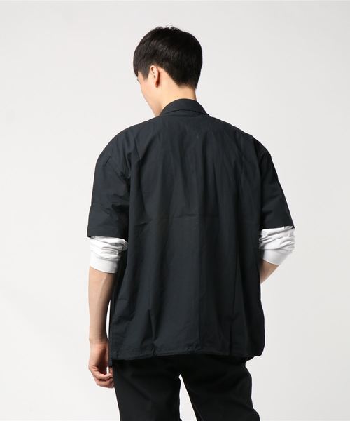 Revo.(レボ)の「【Revo.】ルーズシルエットコーチシャツジャケット/ショートスリーブ/メンズ(ナイロンジャケット・メンズ・ブラック/ベージュ/グレー・MEDIUM/LARGE)」の5枚目の写真