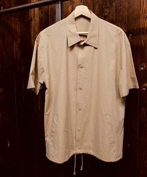 Revo.(レボ)の「【Revo.】ルーズシルエットコーチシャツジャケット/ショートスリーブ/メンズ(ナイロンジャケット・メンズ・ブラック/ベージュ/グレー・MEDIUM/LARGE)」の3枚目の写真