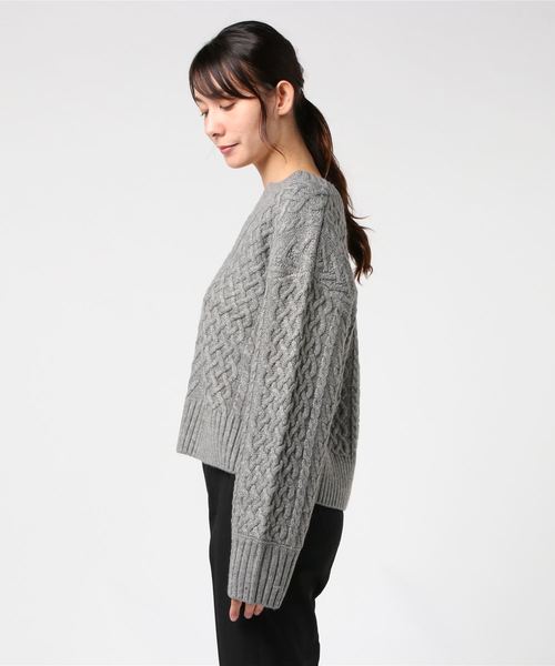 audrey and john wad（オードリーアンドジョンワッド）の「ケーブル柄キーネックニット（ニット/セーター・レディース・ネイビー/グレー/キャメル・MEDIUM）」の4枚目の写真