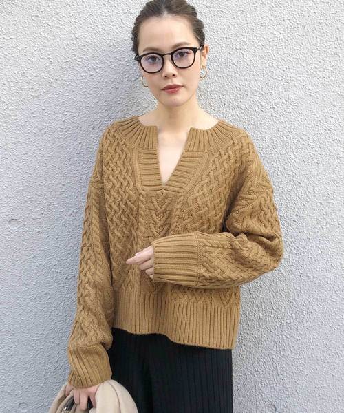 audrey and john wad（オードリーアンドジョンワッド）の「ケーブル柄キーネックニット（ニット/セーター・レディース・ネイビー/グレー/キャメル・MEDIUM）」の3枚目の写真