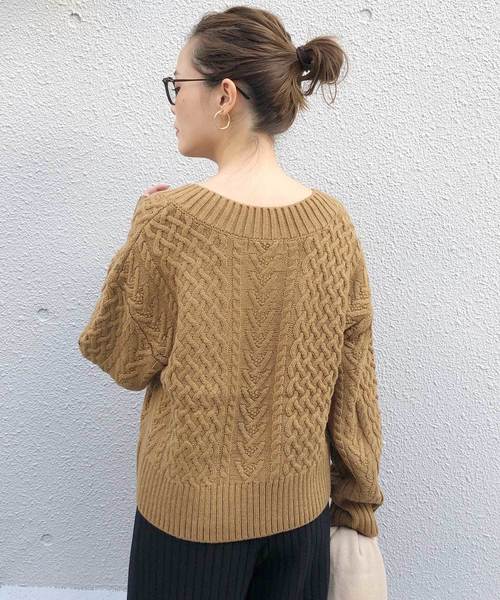 audrey and john wad（オードリーアンドジョンワッド）の「ケーブル柄キーネックニット（ニット/セーター・レディース・ネイビー/グレー/キャメル・MEDIUM）」の15枚目の写真