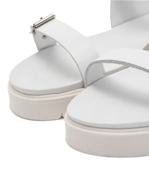 ROSE BUD(ローズバッド)の「E1 SANDALLO ANKLE STRAP SANDAL(サンダル・レディース・ホワイト/ブラック・35/36/37/38)」の6枚目の写真