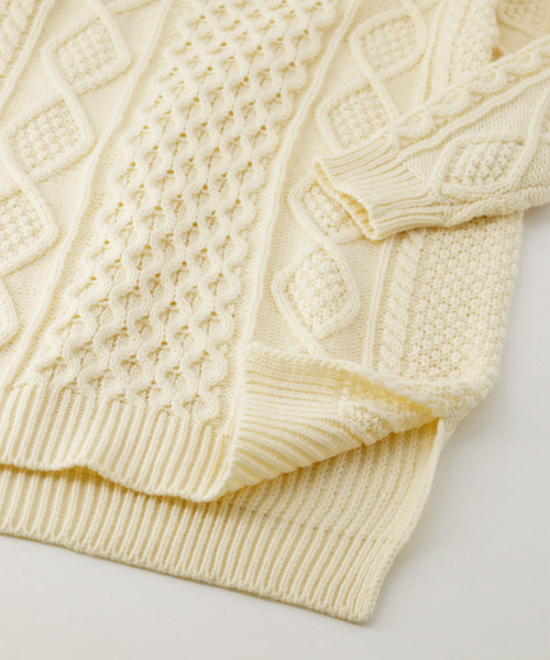 Catherine Cottage（キャサリンコテージ）の「ケーブルニットワンピース（ワンピース・キッズ・ブラック/レッド/オフホワイト/ピンク/ベージュ・100/110/120/130/150/160/140）」の6枚目の写真