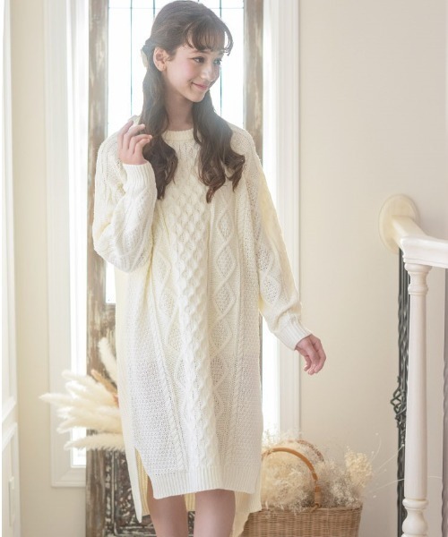 Catherine Cottage（キャサリンコテージ）の「ケーブルニットワンピース（ワンピース・キッズ・ブラック/レッド/オフホワイト/ピンク/ベージュ・100/110/120/130/150/160/140）」の15枚目の写真