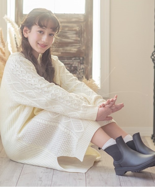 Catherine Cottage（キャサリンコテージ）の「ケーブルニットワンピース（ワンピース・キッズ・ブラック/レッド/オフホワイト/ピンク/ベージュ・100/110/120/130/150/160/140）」の14枚目の写真