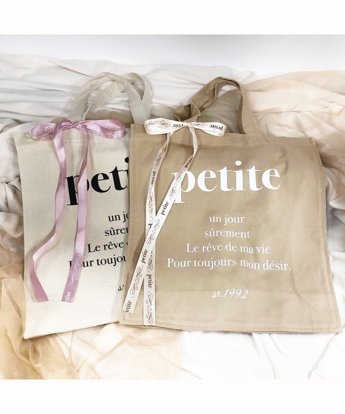 one after another NICE CLAUP（ワンアフターアナザーナイスクラップ）の「【petite by niceclaup】ロゴトートバッグ（トートバッグ・レディース・アイボリー/ベージュ・FREE）」の3枚目の写真