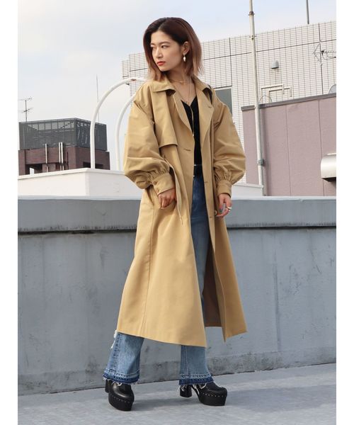 EMODA（エモダ）の「バルキースリーブトレンチコート（トレンチコート・レディース・パープル/ブラウン/ベージュ・FREE）」の22枚目の写真