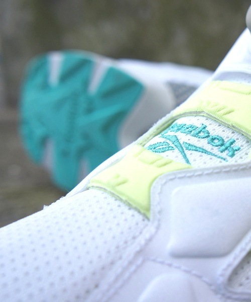 Reebok（リーボック）の「Reebok INSTA PUMPFURY M42233（スニーカー・メンズ・ホワイト・26.5cm/26cm/24cm/28cm/23.5cm/23cm/27.5cm/27cm/28.5cm/24.5cm）」の4枚目の写真